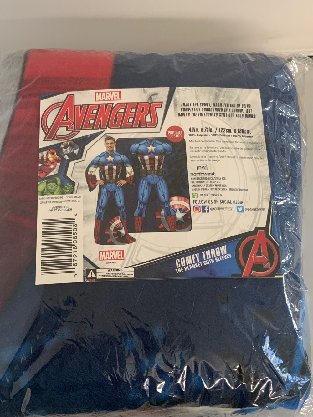 Marvel Avengers Red and Blue Comfy Throw Blanket with Sleeves